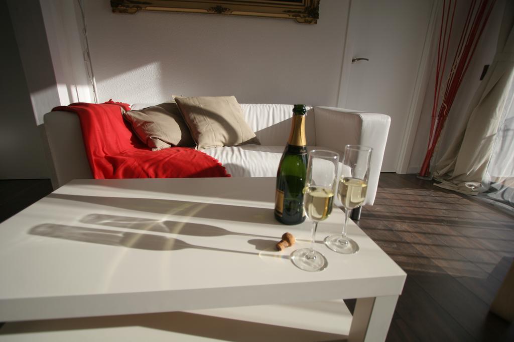 Near Clot & Sagrada Familia Apartment Барселона Номер фото